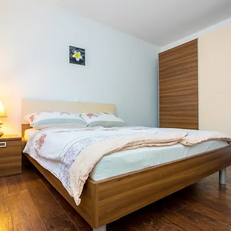 Apartmani Sandra Malinska Sveti Vid-Miholjice Exterior photo
