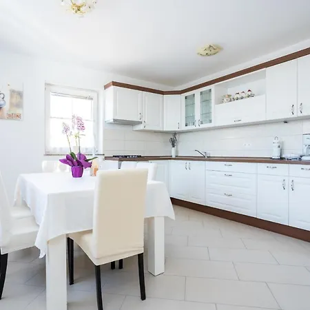 Apartmani Sandra Malinska Sveti Vid-Miholjice Exterior photo