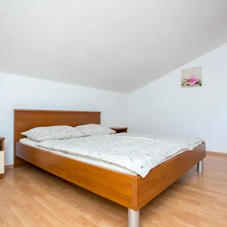 Apartmani Sandra Malinska Sveti Vid-Miholjice Exterior photo
