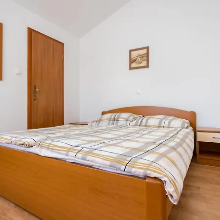 Apartmani Sandra Malinska Sveti Vid-Miholjice Exterior photo