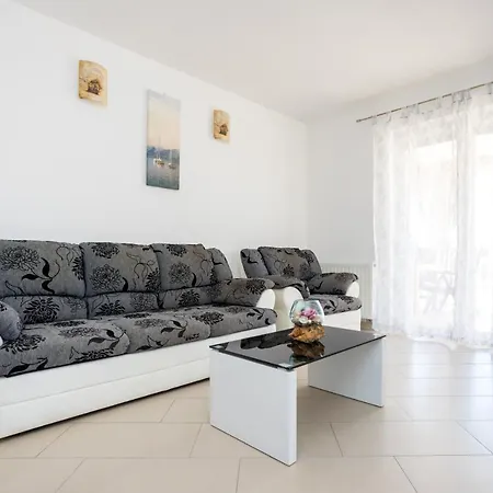 Apartmani Sandra Malinska Sveti Vid-Miholjice Exterior photo